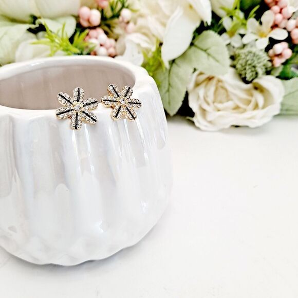 💖 2/$30 Gold tone Flower Rhinestone Cute small dainty Stud cocktail Earrings - Picture 5 of 8